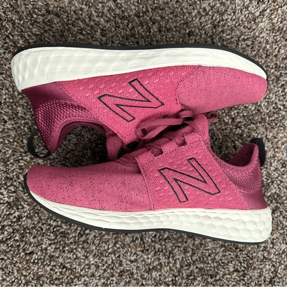 WORN ONCE!! Women’s New Balance Shoes Pink 9.5 - Picture 2 of 7